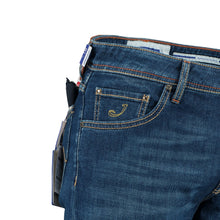 Afbeelding in Gallery-weergave laden, JACOB COHEN JEANS NICK (J622) slimfit ART.NR. 3731-461D
